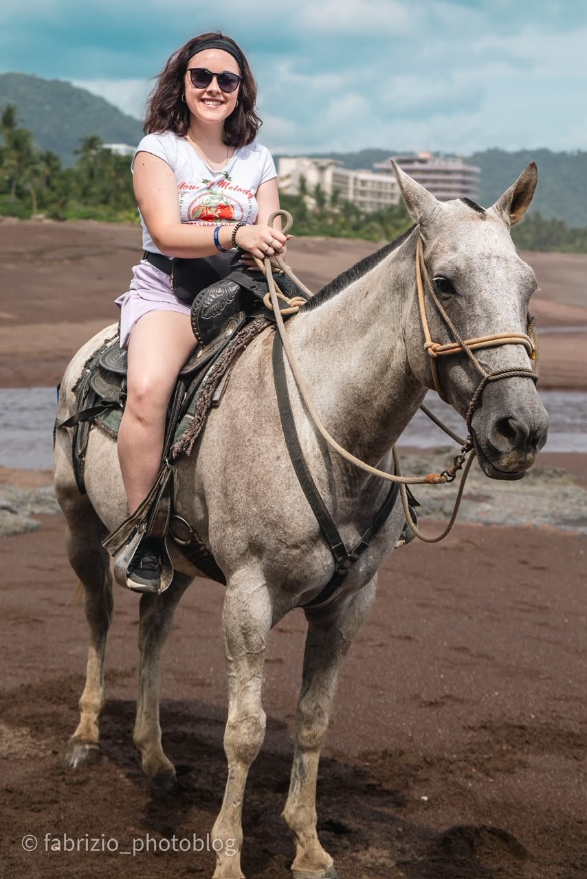 Private horseback riding with ocean views in Jaco