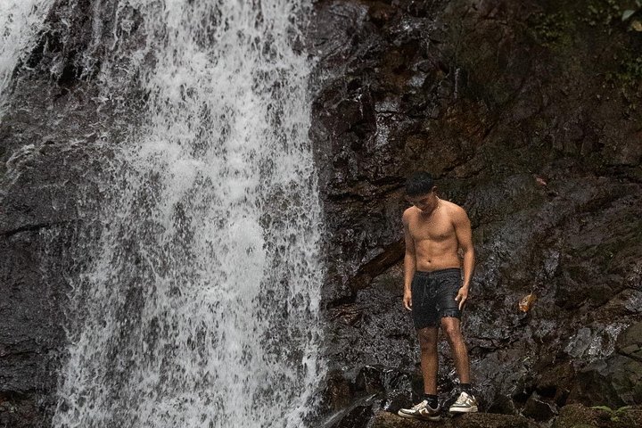 Jaco waterfall cliff jumping adventure tour